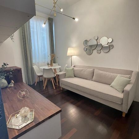 Bilocale Di Prestigio: Milano Centro Apartment Luaran gambar