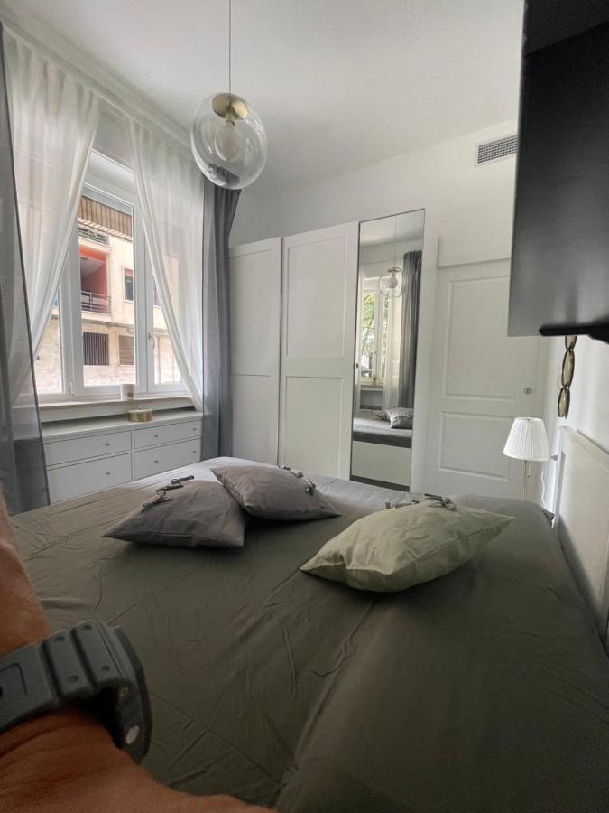 Bilocale Di Prestigio: Milano Centro Apartment Luaran gambar