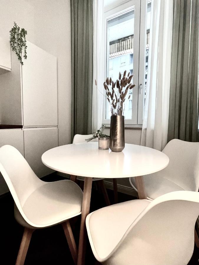 Bilocale Di Prestigio: Milano Centro Apartment Luaran gambar